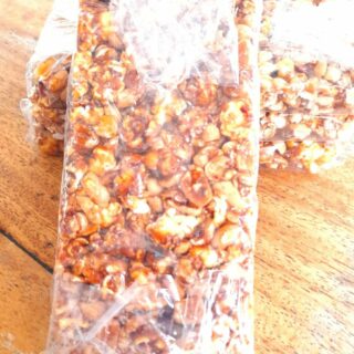 Pasta de maní en grano